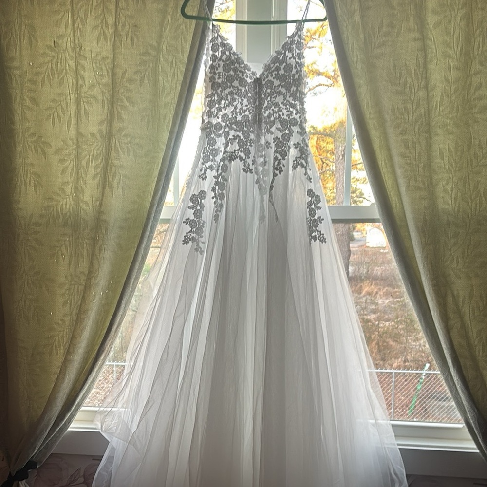 Elegant White Wedding Dress